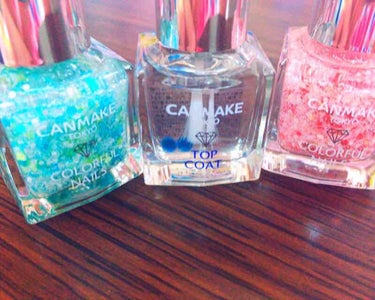 CANMAKEのネイル～💅💞
このネイルしたことないから今度してみよ～っと！ トップコートは少し使ったことあるけどオススメ！ 右と左のネイルは夏っぽい感じもするかな～
でも ピンクなら今の季節いいかも😳