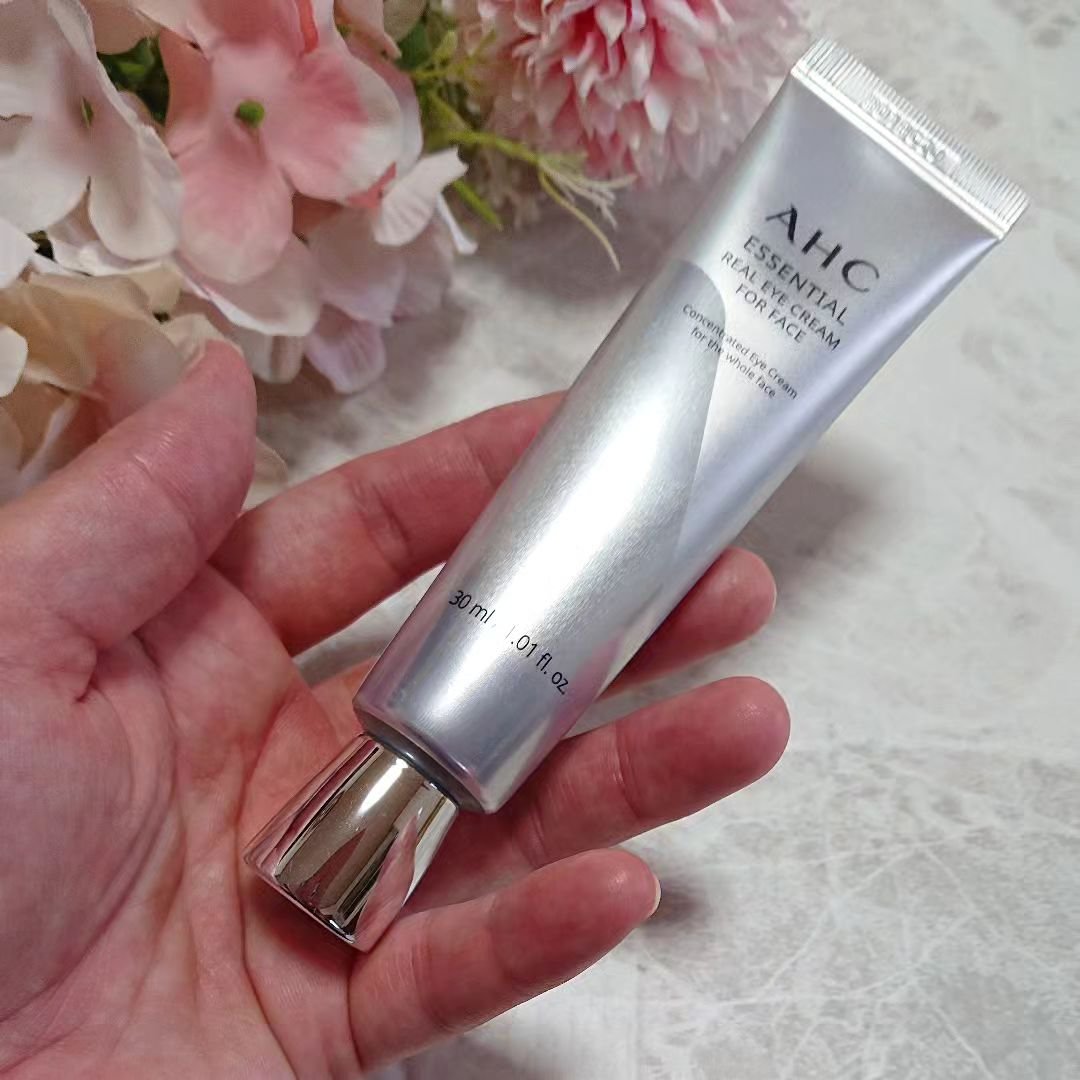 エッセンシャル リアル アイクリーム フォーフェイス/AHC/アイケア・アイクリームを使ったクチコミ（3枚目）