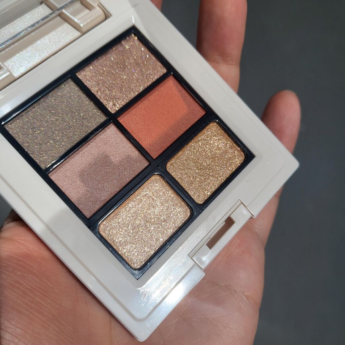 ミネラルクラッシィシャドー2022CF ビタークチュール/エトヴォス/アイシャドウパレットを使ったクチコミ（2枚目）
