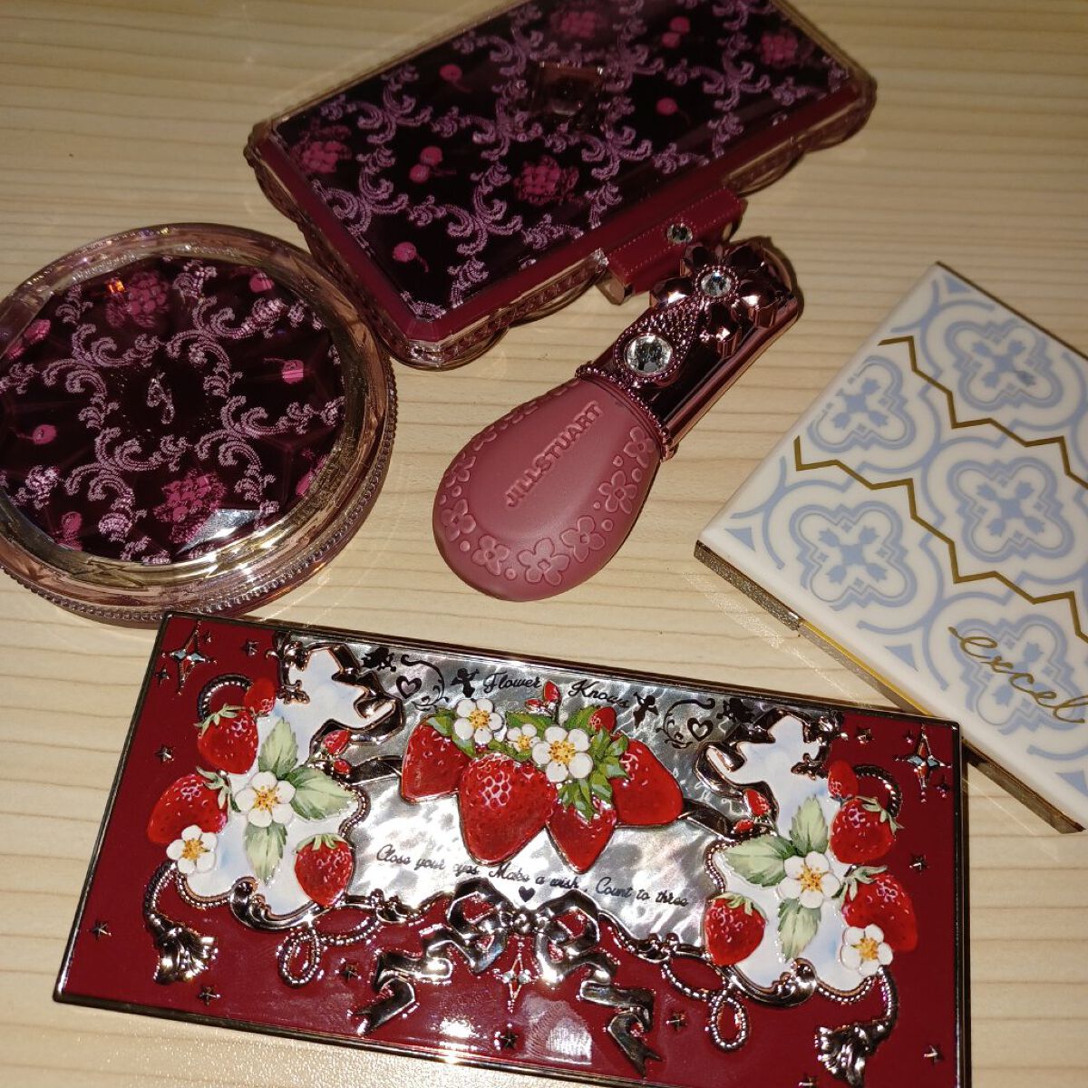 ジルスチュアート ミッドナイトチェリー コレクション/JILL STUART/メイクアップキットを使ったクチコミ（2枚目）