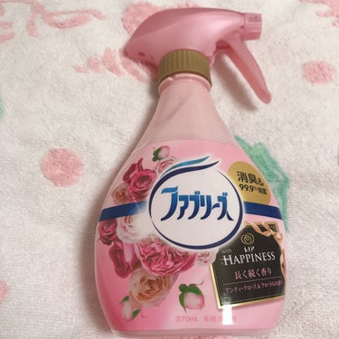 長年愛用しているレノアハピネスの香りのファブリーズを紹介します！
この商品本当にいい香りで消臭＋除菌効果もあるという優れものです✨
布団や衣服にかけるといい香りが広がって幸せな気持ちになりますよ☺️
こ