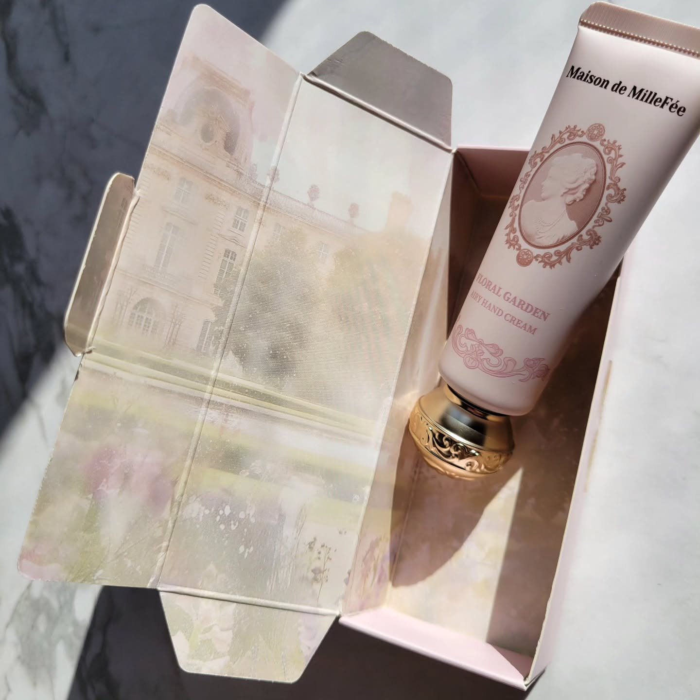 Maison de MilleFée エアリーハンドクリーム フローラルガーデン 01 フローラルガーデン/MilleFée/ハンドクリームを使ったクチコミ（2枚目）