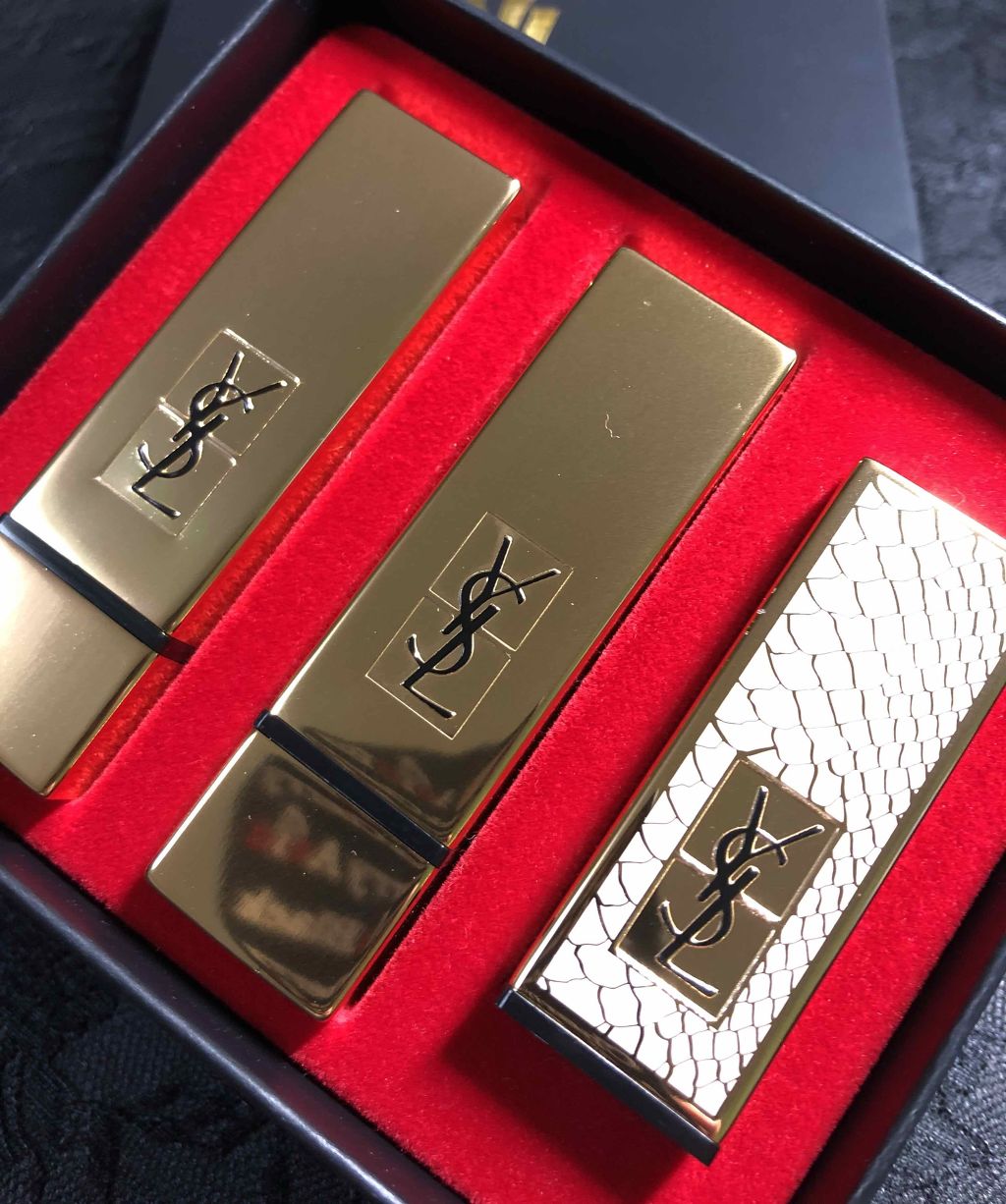 ✨イブサンローラン✨
FALL LOOK2018
ルージュピュールクチュール
新色81 82

なんだか口紅を二本買ったらキャップがいただけるという事でわたしは白をもらいました！


No.81ヴィオリンデ サンヴォルト
悪女カラーです💕