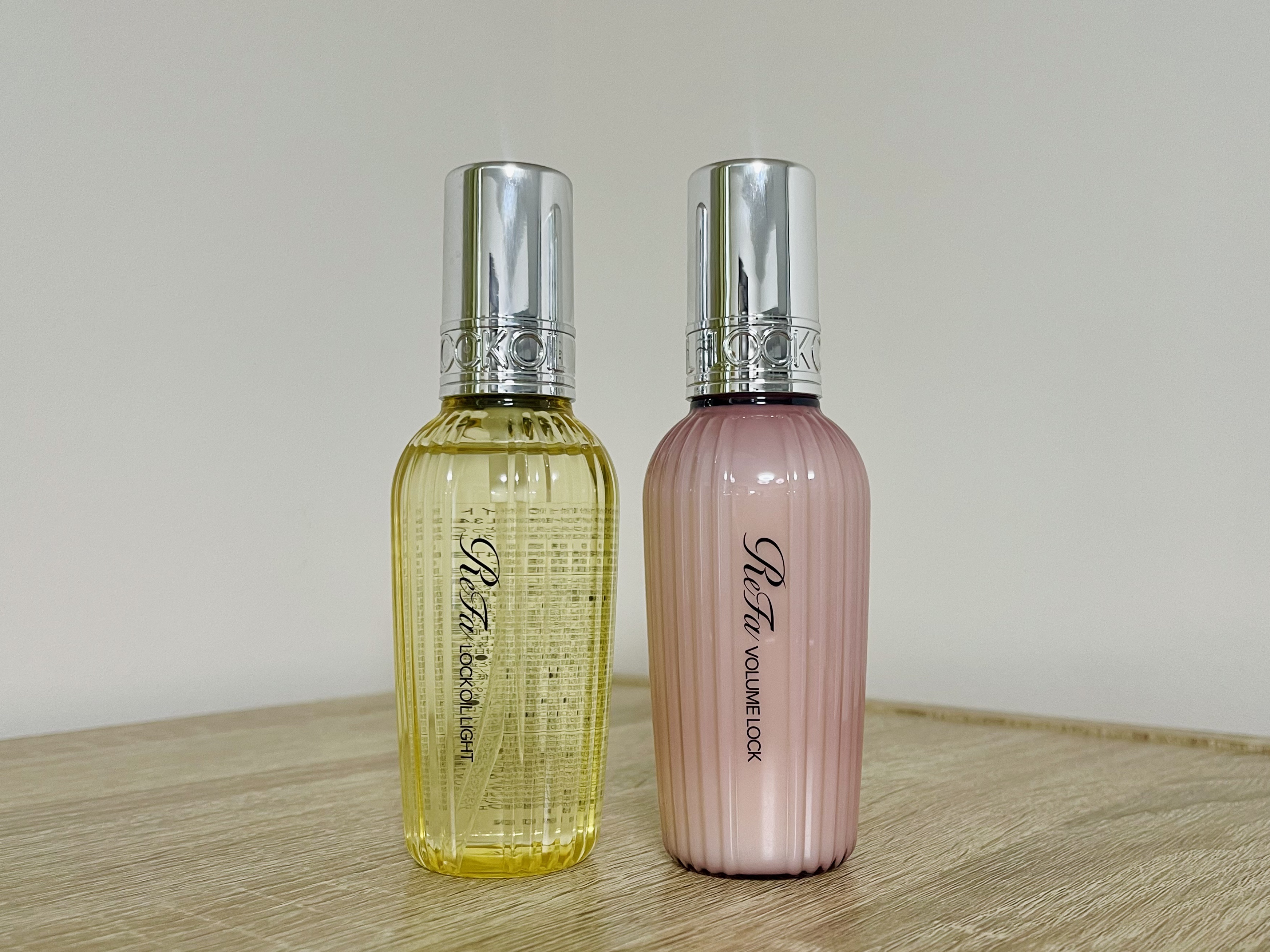 購入品メモ
リファ ロックオイルライト
スタイリング専用なのでトリートメントではないことにお気をつけてください
程よくフィックスしてくれて、あまり固くならないのがお気に入りポイント

ReFa VOLUME LOCK
新作のスタイリング乳液