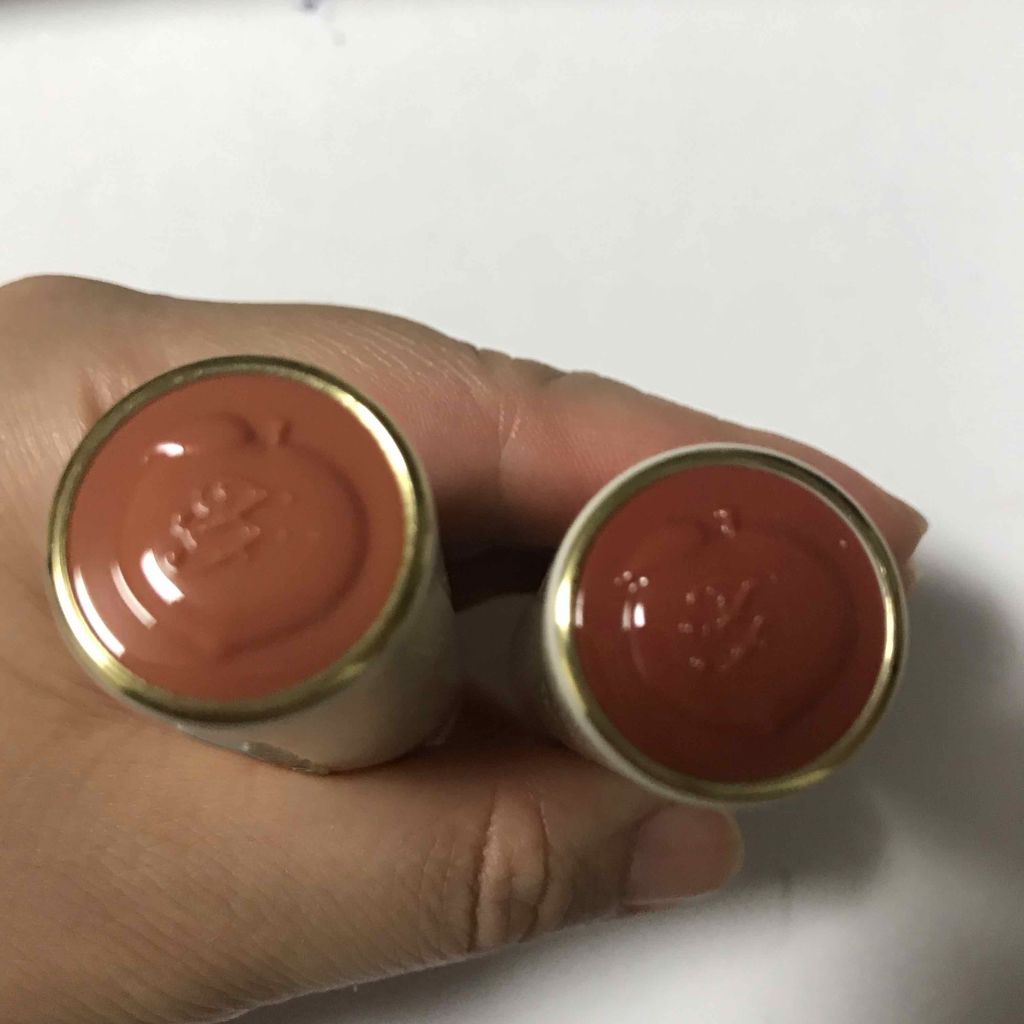 ジューシー マット ロングウェア リップスティック ディスローブド/Too Faced/口紅を使ったクチコミ（2枚目）