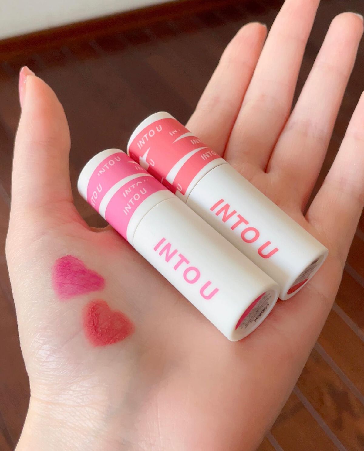 スーパーマットリップ＆チークマッド EM22 ハリウッドマゼンタ/INTO U/口紅を使ったクチコミ（2枚目）