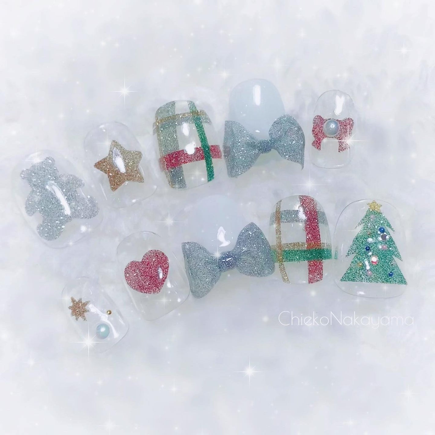なかやまちえこ on LIPS 「twinkleXmasnails.🎄⠀⠀#youtubeいつも..」(1枚目)