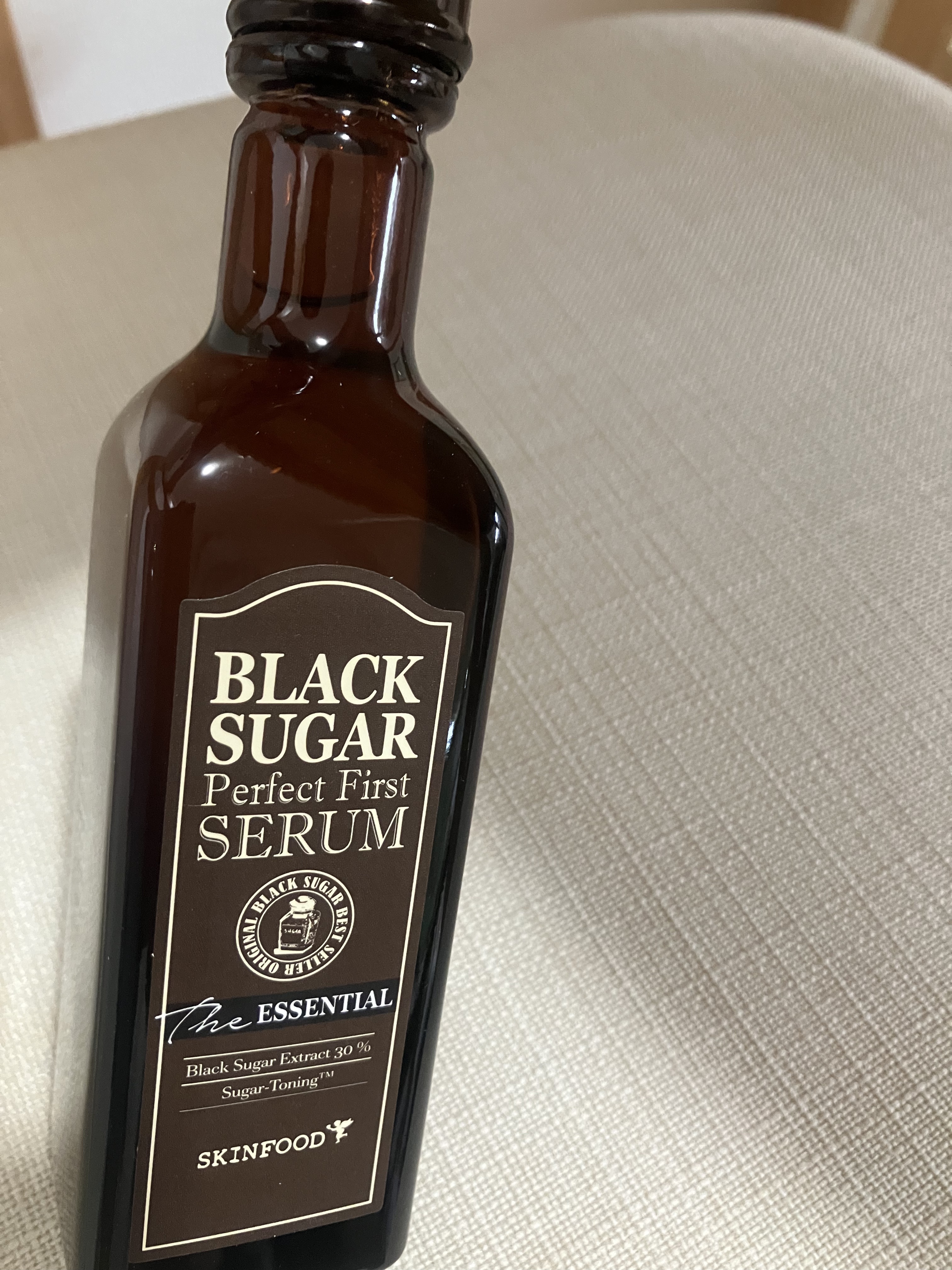 ブラックシュガー パーフェクト ファーストセラム  ザ・エッセンシャル/SKINFOOD/美容液を使ったクチコミ（1枚目）