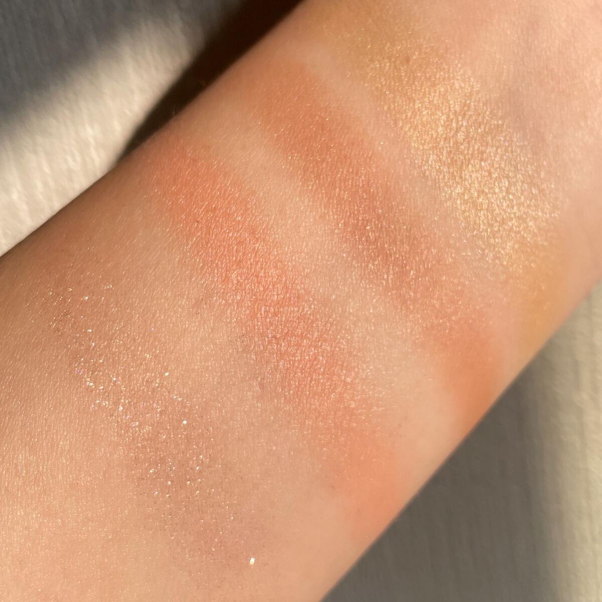 トーンアップアイシャドウ/CEZANNE/アイシャドウパレットを使ったクチコミ（3枚目）