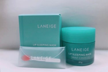 LANEIGE リップ スリーピングマスク
ミントチョコを購入しました♪


私は唇が荒れやすく、すぐにガッサガサになり皮がめくれてきてしまいます、、、。

そこで、ナイトケアでこのめくれかけの皮をどう