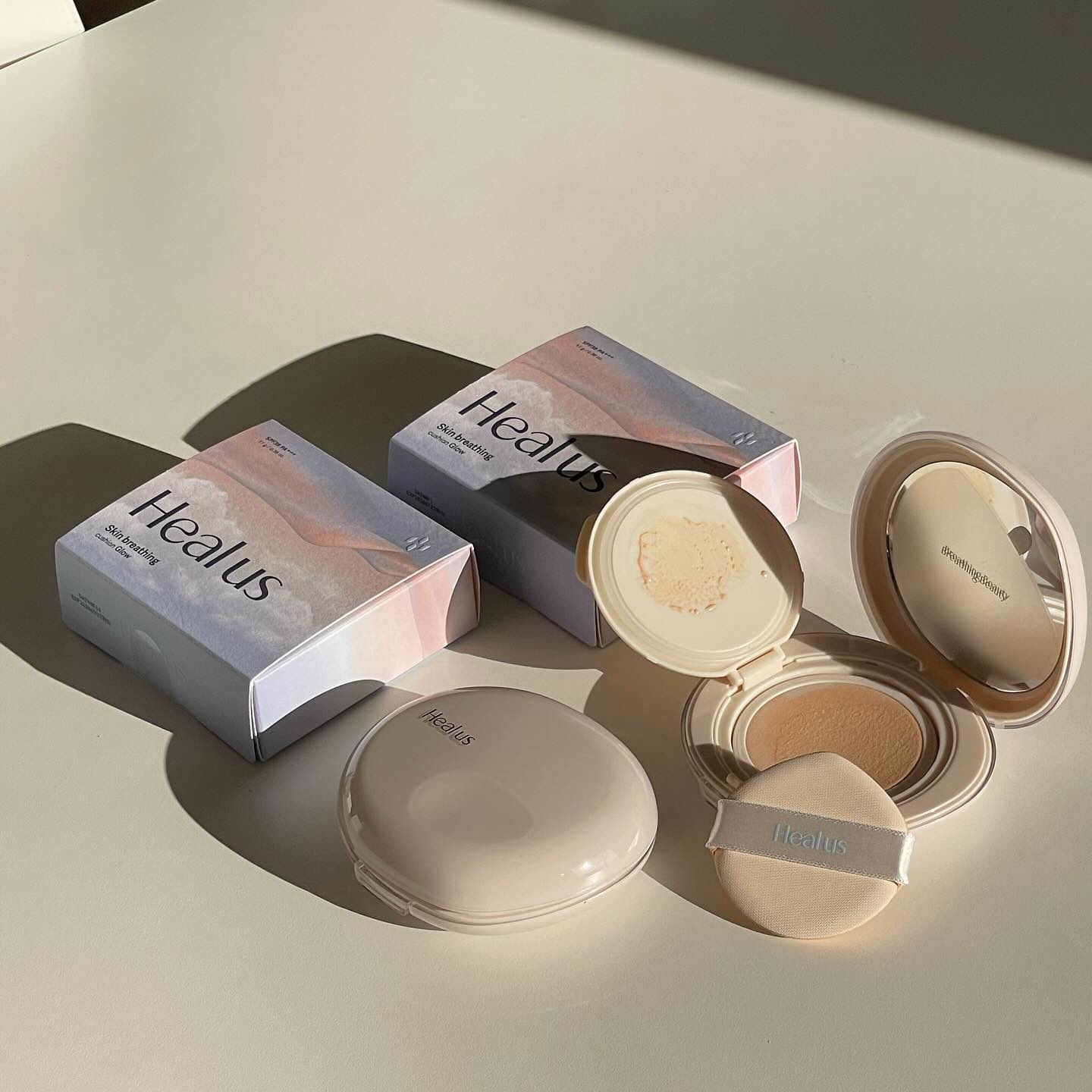 .

大好きなDr.Gの姉妹ブランド👭🏼
【Healus(ヒーアス)】

◽️スキンブリージングクッション(Glow)
カラー：21号・23号

スキンケア成分70%で
塗るとわかるけどツヤがすごい…🤍
水光肌なりたい子は断然オススメ