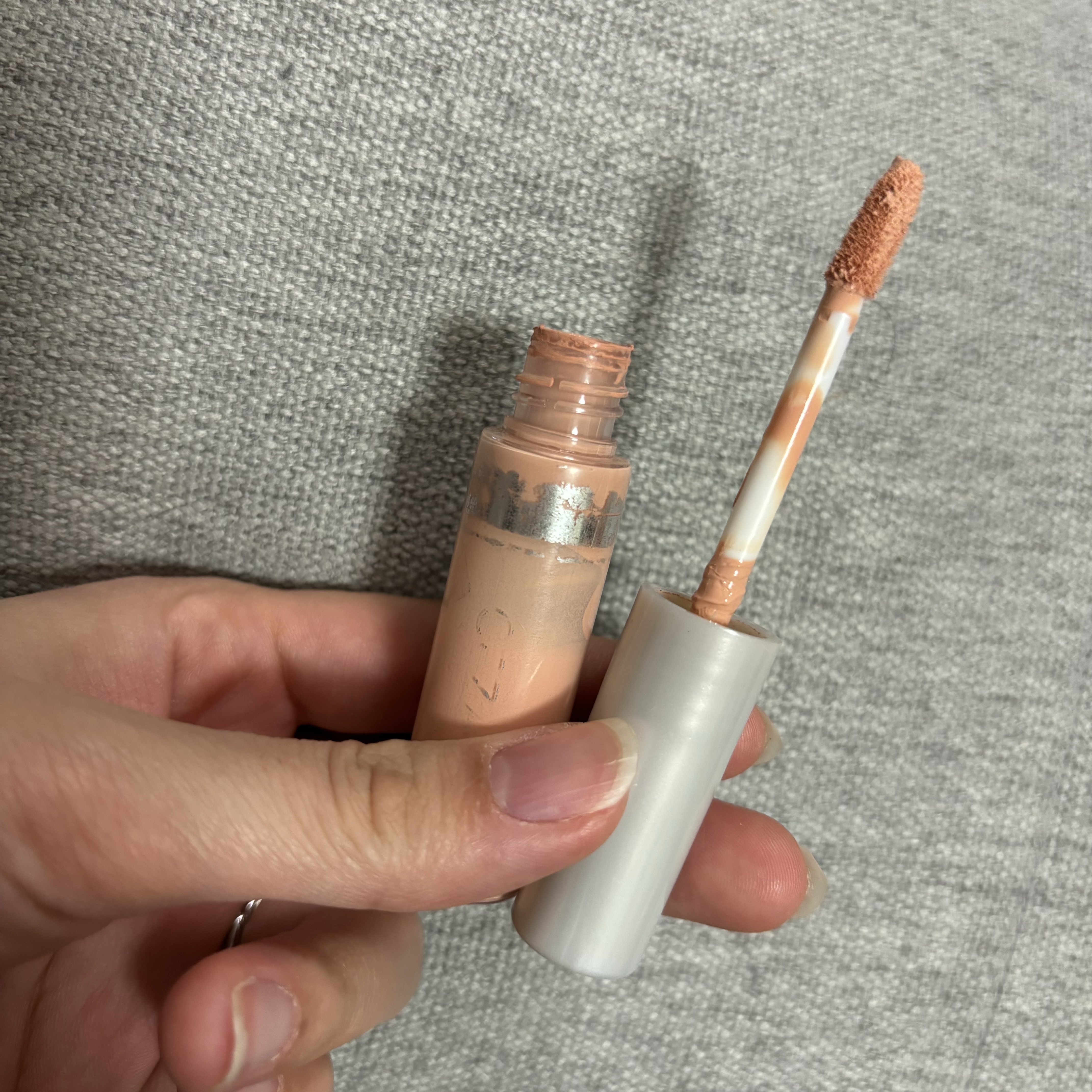 ストレッチコンシーラー/CEZANNE/リキッドコンシーラーを使ったクチコミ（2枚目）