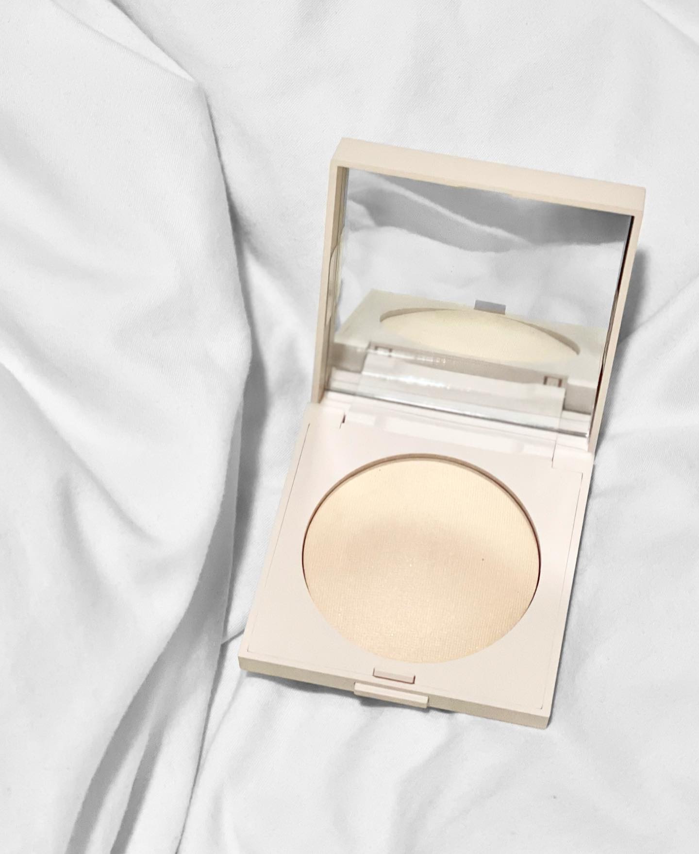 リアル フローレス ルミナス パーフェクティング プレスト パウダー/ローラ メルシエ/プレストパウダーを使ったクチコミ（1枚目）