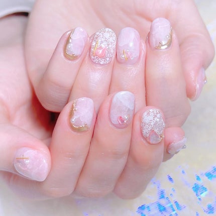 なかやまちえこ on LIPS 「ピンクとホワイトの大理石ネイル💅⠀⠀@reiandbobさん⠀..」(1枚目)