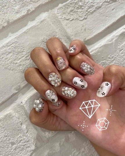 おちり on LIPS 「Newnail*2020.11白と黒のツイードにお花尽くし!❁..」(1枚目)