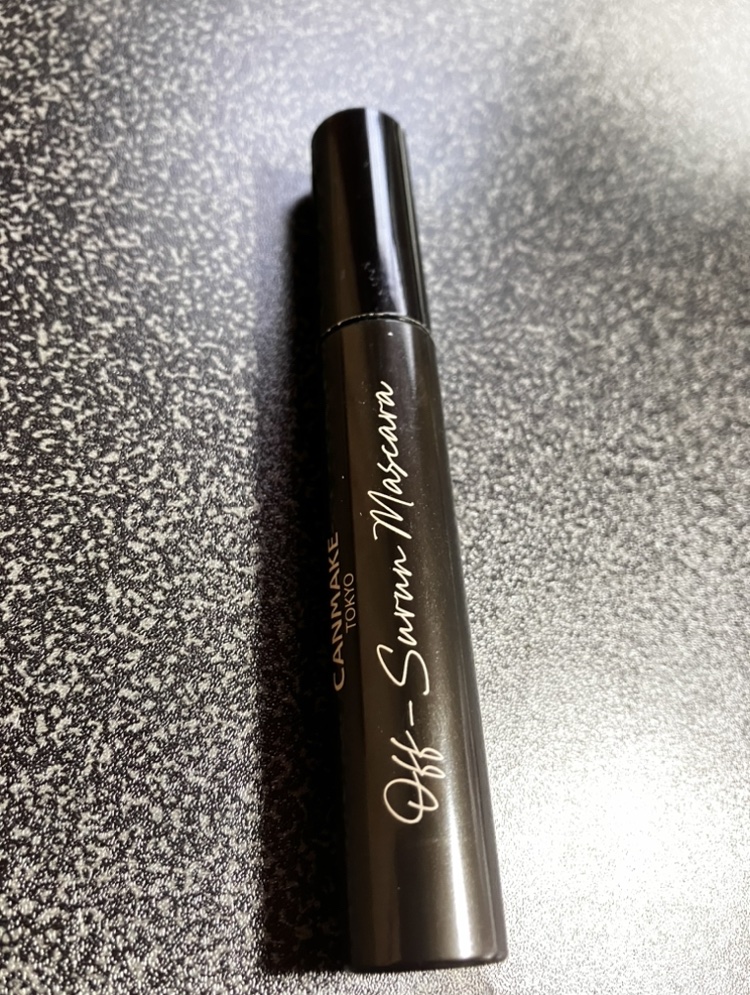 キャンメイク 
オフするんマスカラ 01 ブラック


ボリュームも長さもいい感じにでるし、
ビューラーで下げた逆さまつげ部分に塗っても重みがあるから時間経っても下まつげが上がりづらい。

お湯落ちなのに落ちづらいのも助かりポイントです🙂