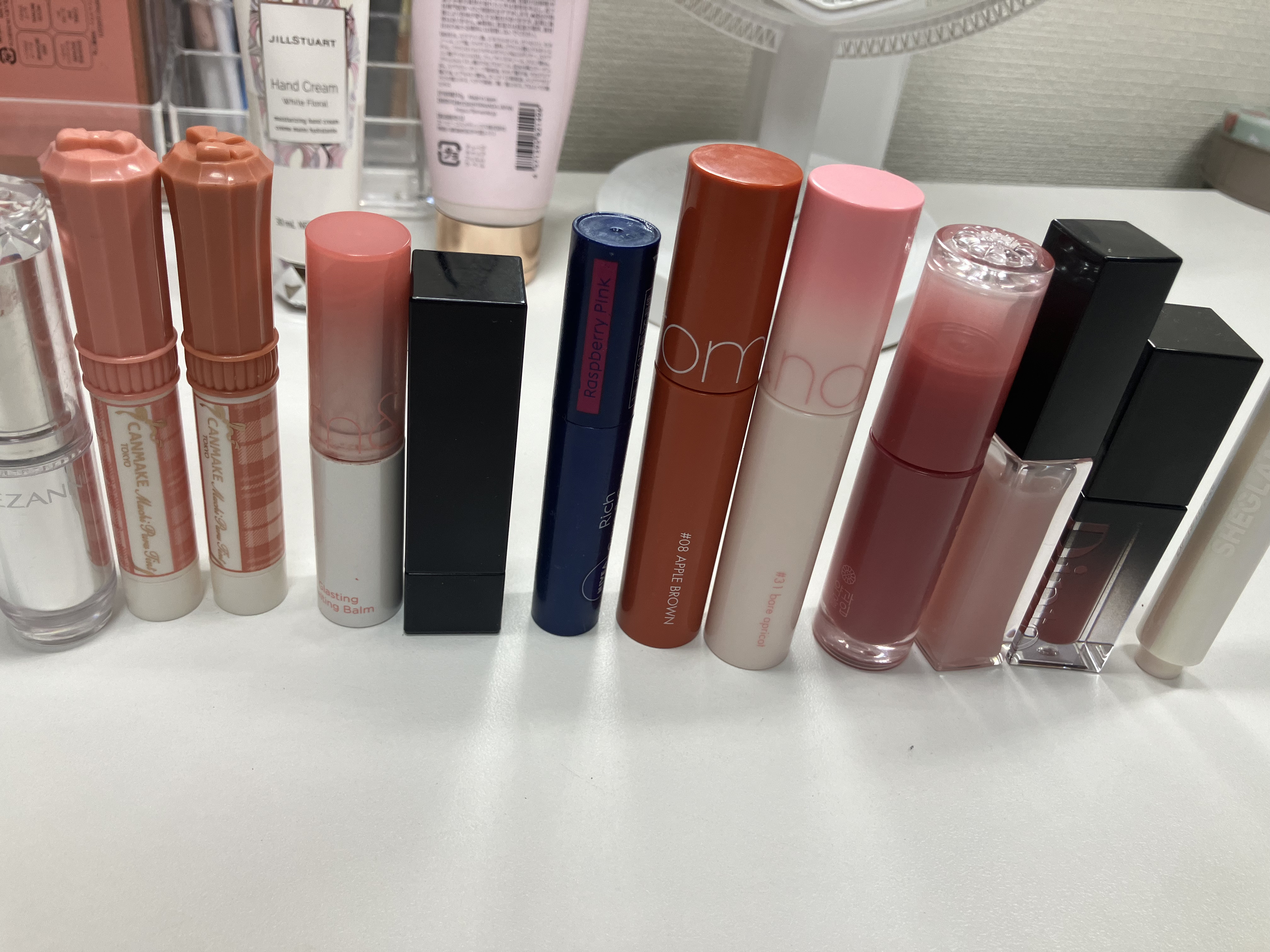 ラスティンググロスリップ/CEZANNE/口紅を使ったクチコミ（2枚目）