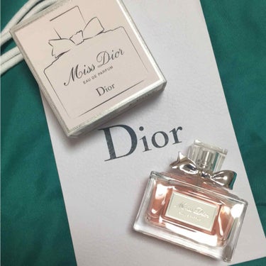 Dior 【旧】ミス ディオール オードゥ パルファンのクチコミ「こちらは、
ミスディオールオードパルファム


パルファムなので香り持ちもいいです❤️

ミス.....」（2枚目）