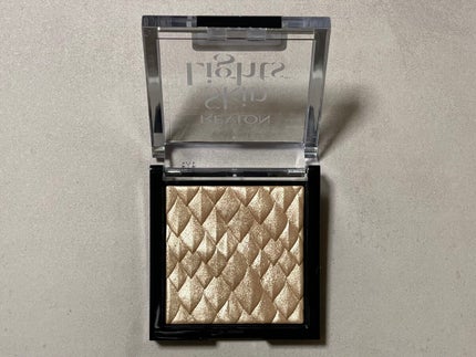 スキンライト プリズマティック ハイライター/REVLON/プレストパウダーを使ったクチコミ(1枚目)