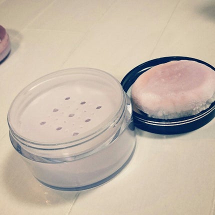 フィニッシングパウダー パールラメ入り/チャコット・コスメティクス/ルースパウダーを使ったクチコミ(1枚目)