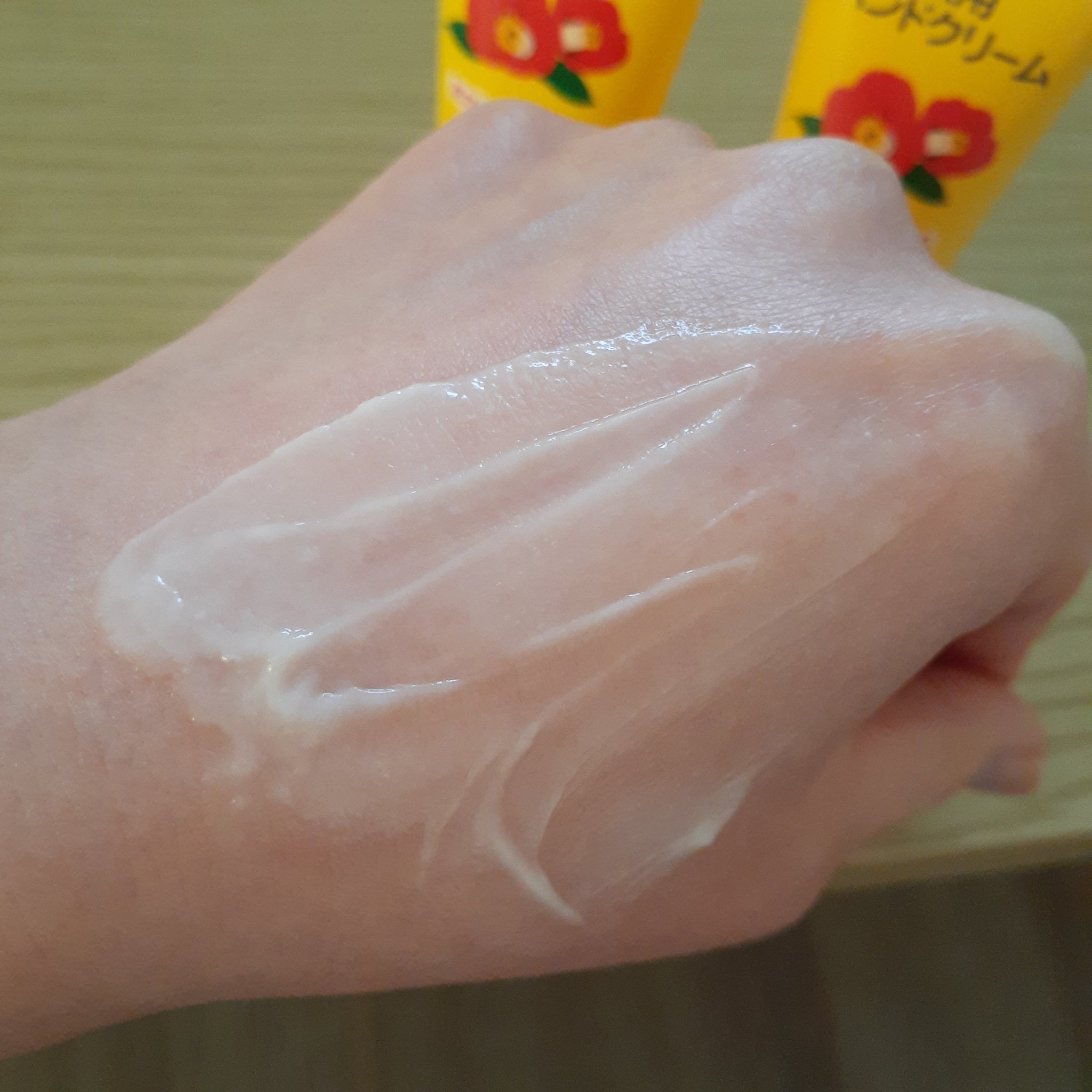 ツバキオイル薬用ハンドクリーム/黒ばら本舗/ハンドクリームを使ったクチコミ（3枚目）