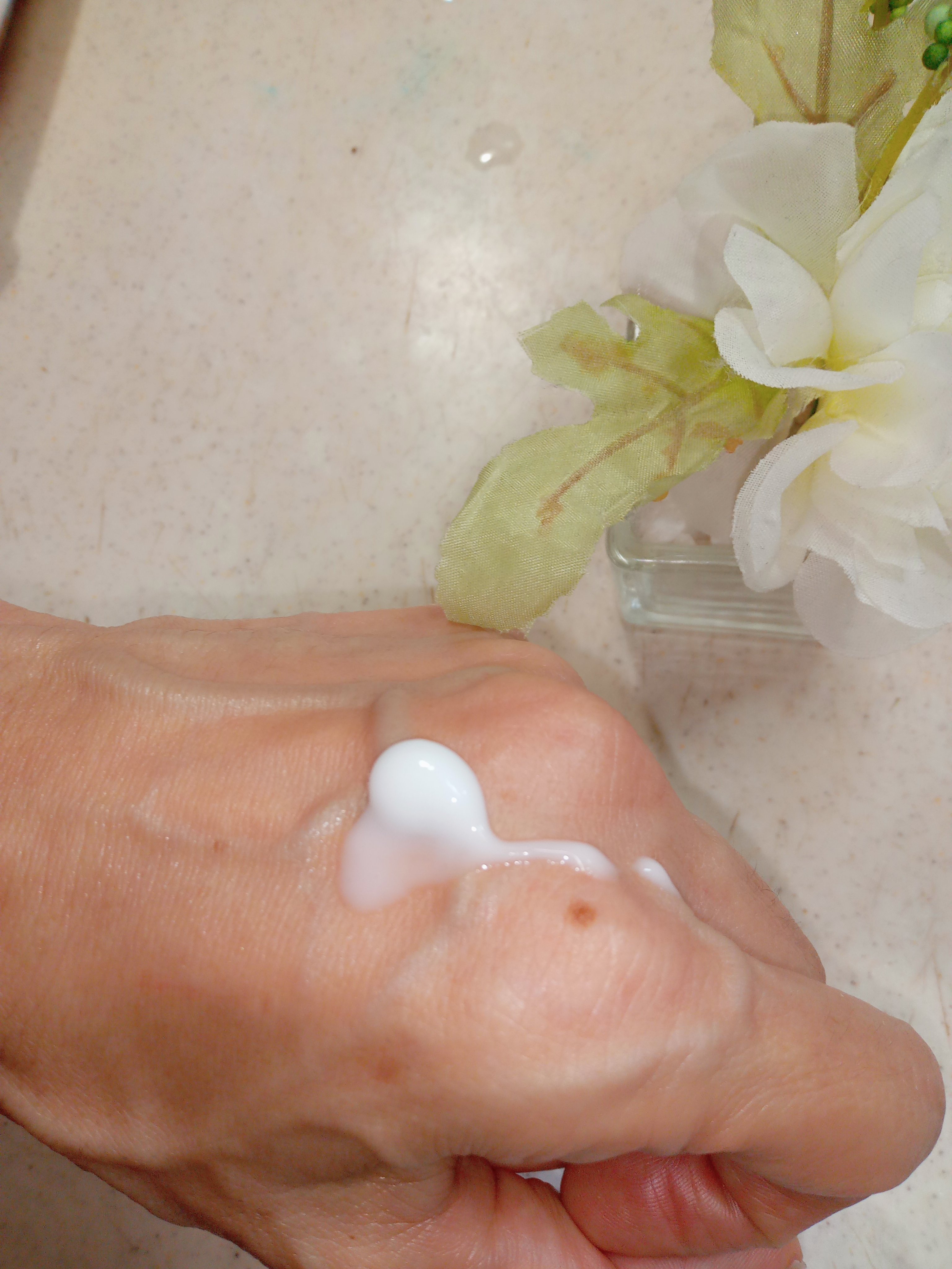 ザ ボディ ぬれた肌に使うボディ乳液 金木犀の香り セット(フック+ノズル+つりさげパック300ml)/ビオレu/ボディミルクを使ったクチコミ（2枚目）