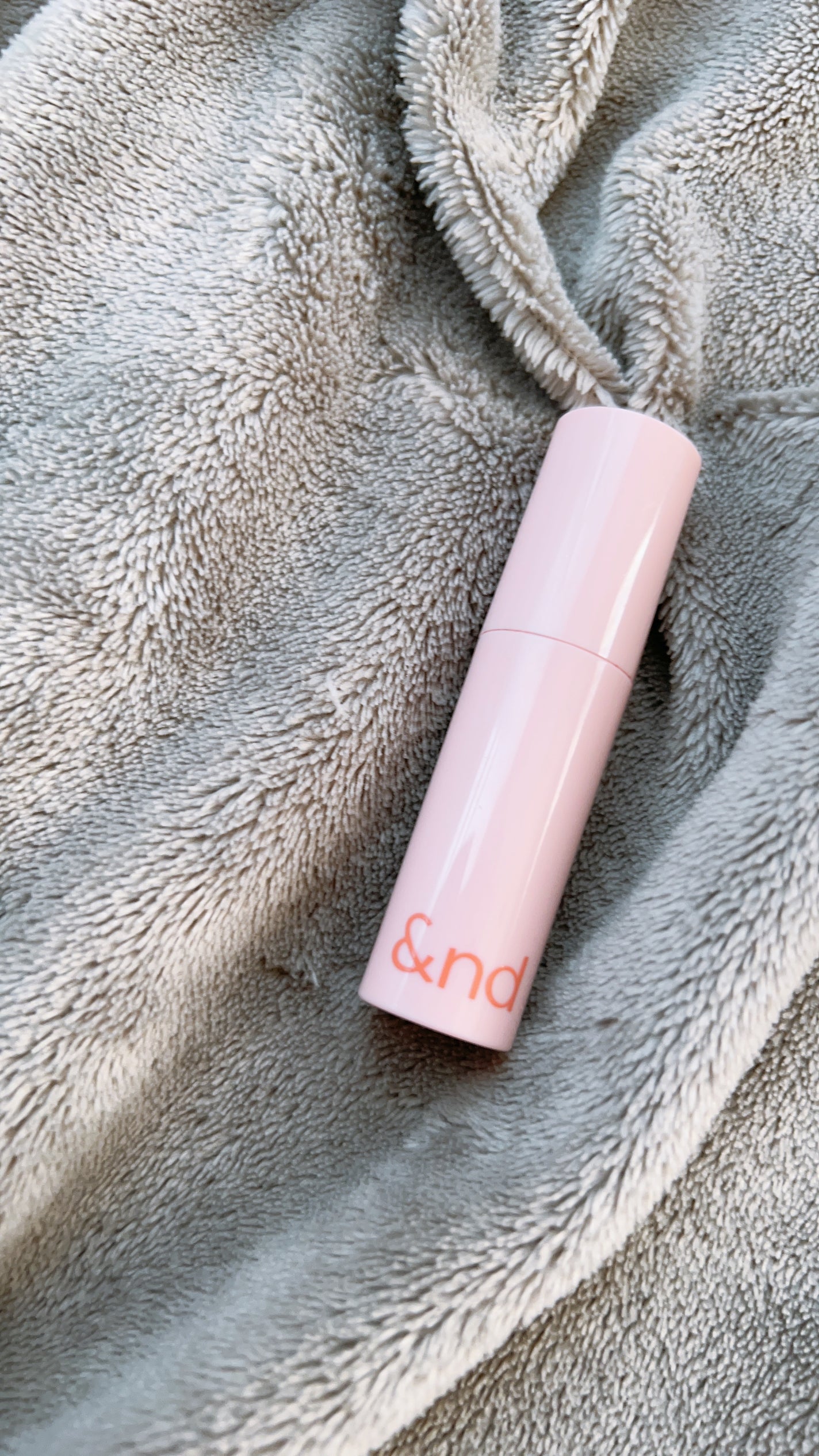 アンドバイロムアンド グラッシーボムティント/&nd by rom&nd/リップティントを使ったクチコミ(1枚目)