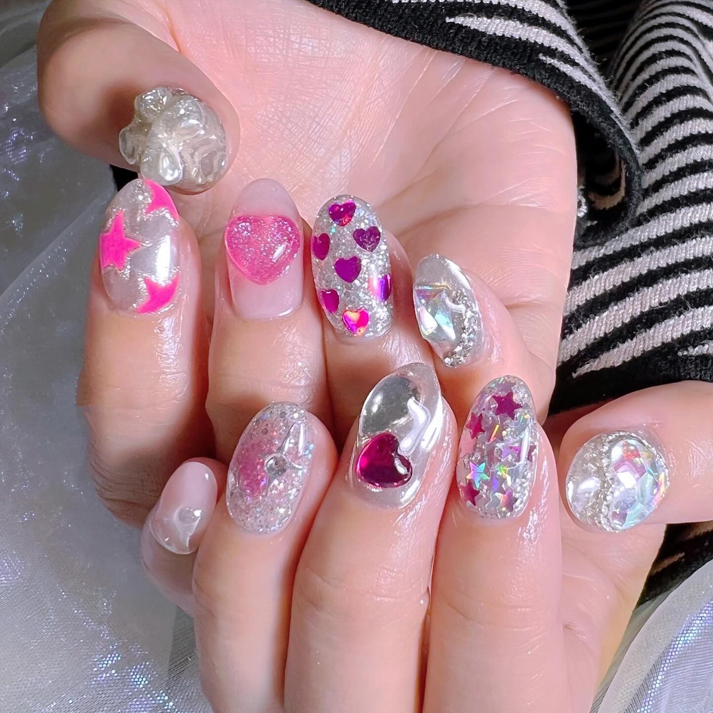 🆂𝕚𝕝𝕧𝕖𝕣×🅿𝕚𝕟𝕜♡⠀
⠀
@aldiousmarina さん⠀
イメージお伝えいただきました。⠀
シルバーまとめなネイル♡⠀
⠀
@aby_sharenail #nail #nails #nailart #ネイル 