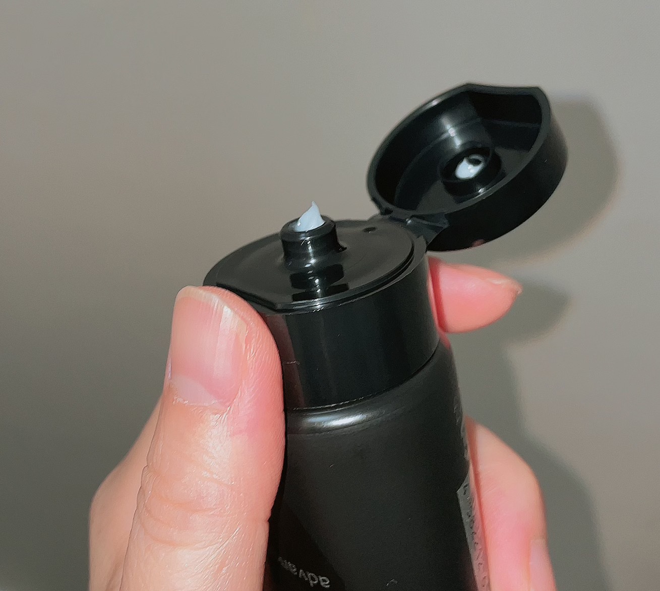 ブラック フレグランス スタイリング ヘアエッセンス/LEXILIS/アウトバストリートメントを使ったクチコミ（2枚目）