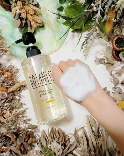 BOTANIST ボタニカルボディソープ モイスト(オレンジ&ピオニー)のクチコミ「香りがすごく良いイメージが強い
ボタニストシリーズ🌿
お風呂で香りに癒されながら
ボディ.....」(3枚目)