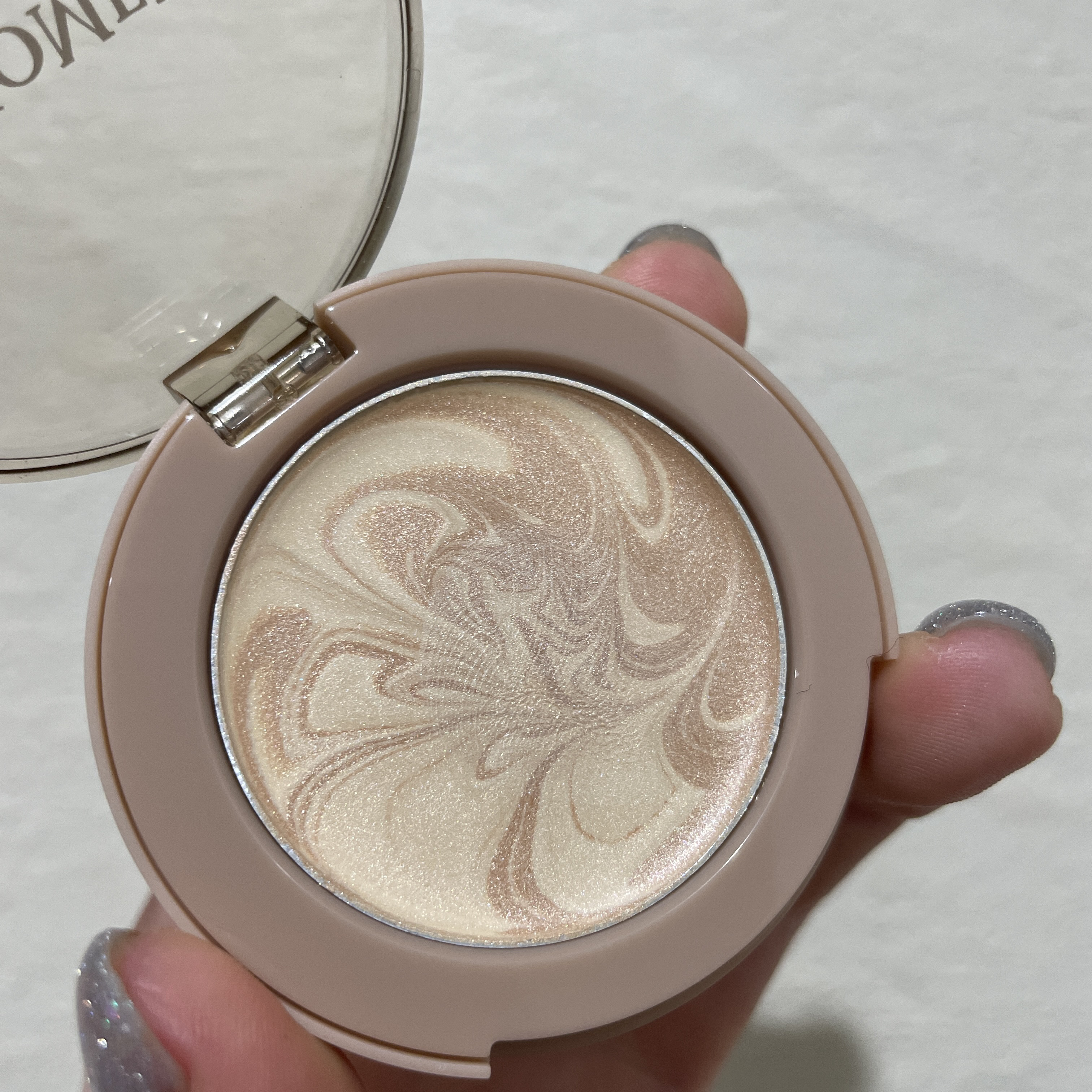 フーミー パウダリームグロウ/WHOMEE/クリームハイライトを使ったクチコミ（2枚目）