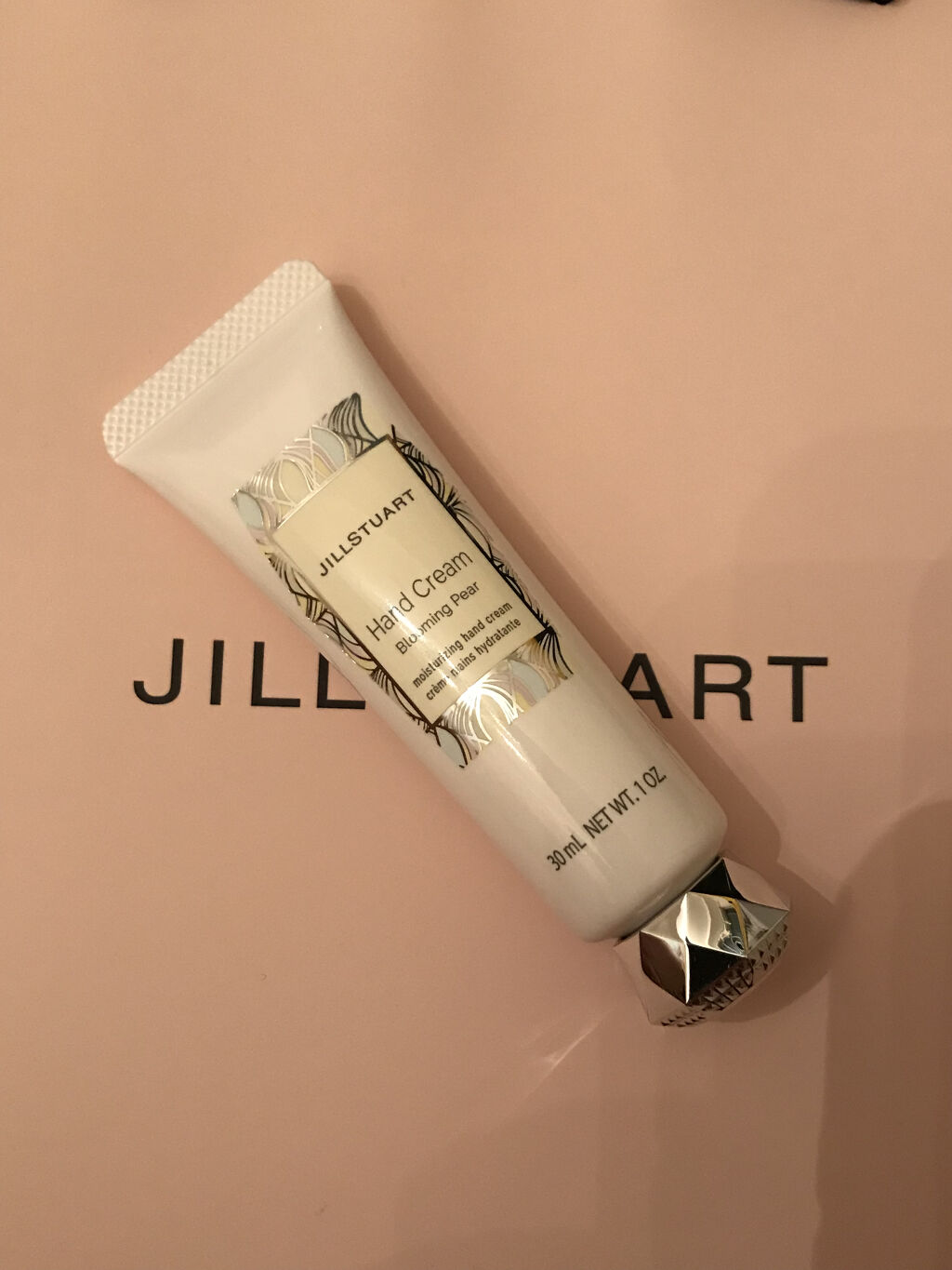 ジルスチュアート ハンドクリーム ホワイトフローラル/JILL STUART/ハンドクリームを使ったクチコミ（1枚目）