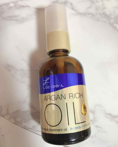 .

#argan rich oil 
#洗い流さないトリートメント 

これは、濡れた髪につけるべき？！
乾いた髪の上からつけても、数時間後パサッパサが蘇る(°_°)…

でも、匂いが私的にすごく好き