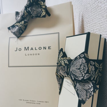 Jo MALONE LONDON ムスク メメント コロンのクチコミ「特別ラッピングのリボンが可愛くて欲しいってなったやつ。

好みのムスク、シダーウッド系の香り。.....」（2枚目）