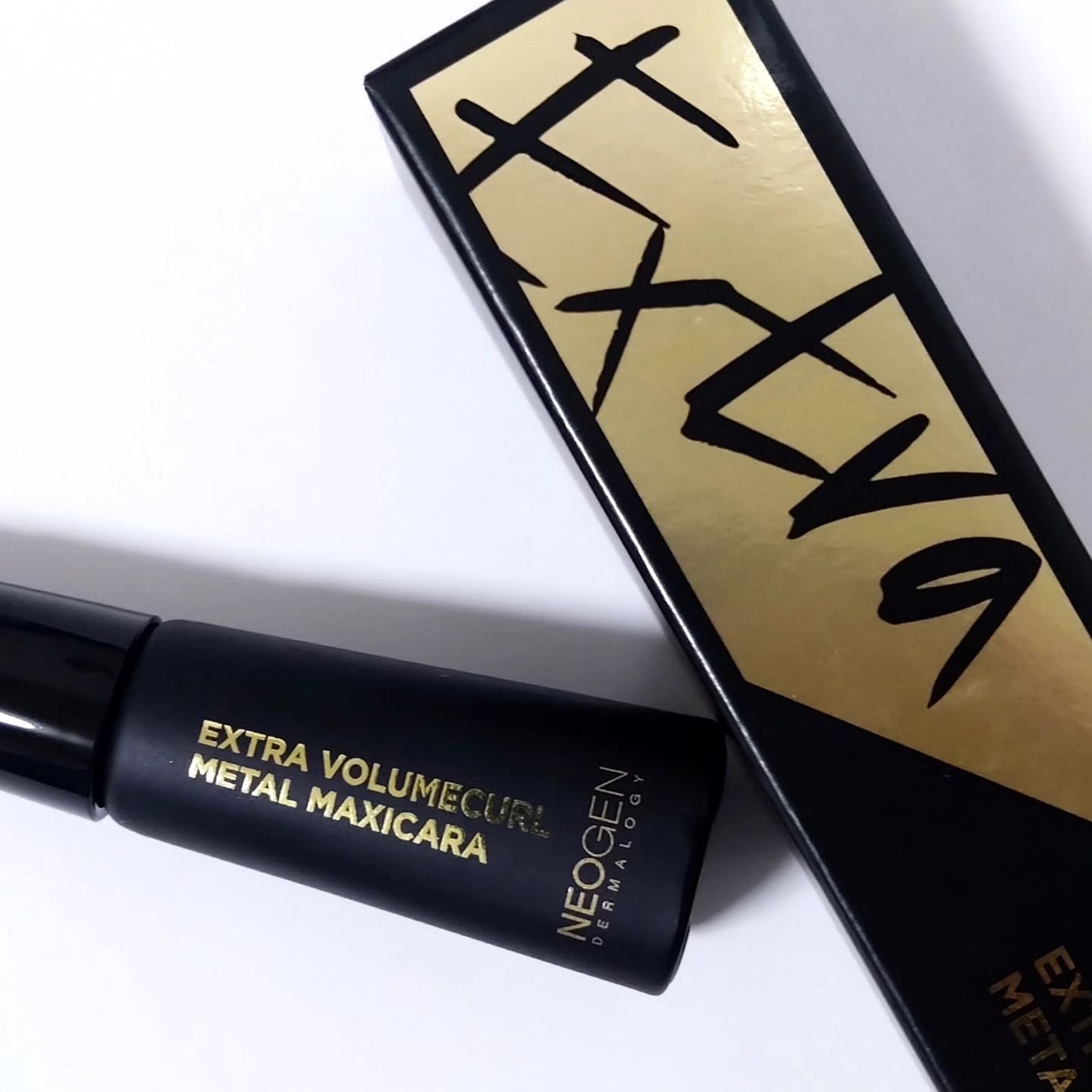 NEOGEN Extra Volumecurl Metal Maxicaraのクチコミ「🖤エクストラボリュームカールメタルマスカラ
　
　
♡┈┈┈┈┈┈┈┈┈┈┈┈┈┈┈┈┈┈┈
.....」（1枚目）