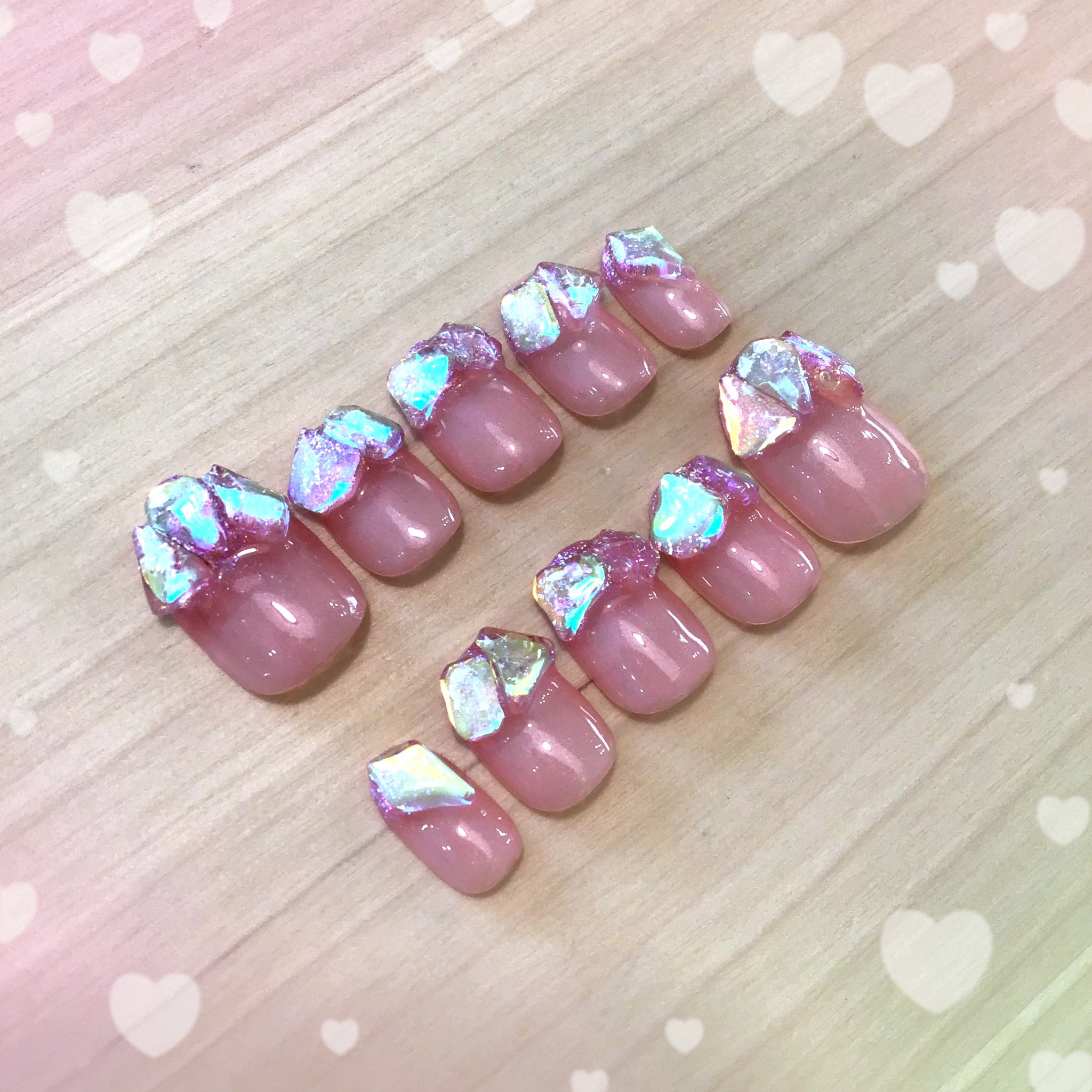 🧊ゴツゴツ感のある氷ネイル🧊

少し前に作ったネイルチップです✨
自分の爪に合った大きさのチップを選んで作りました💡

ジェルは100均(ダイソー)、ネイルチップとオーロラのゴツゴツしたパーツは楽天で買いました🍀

#ネイルチップ
