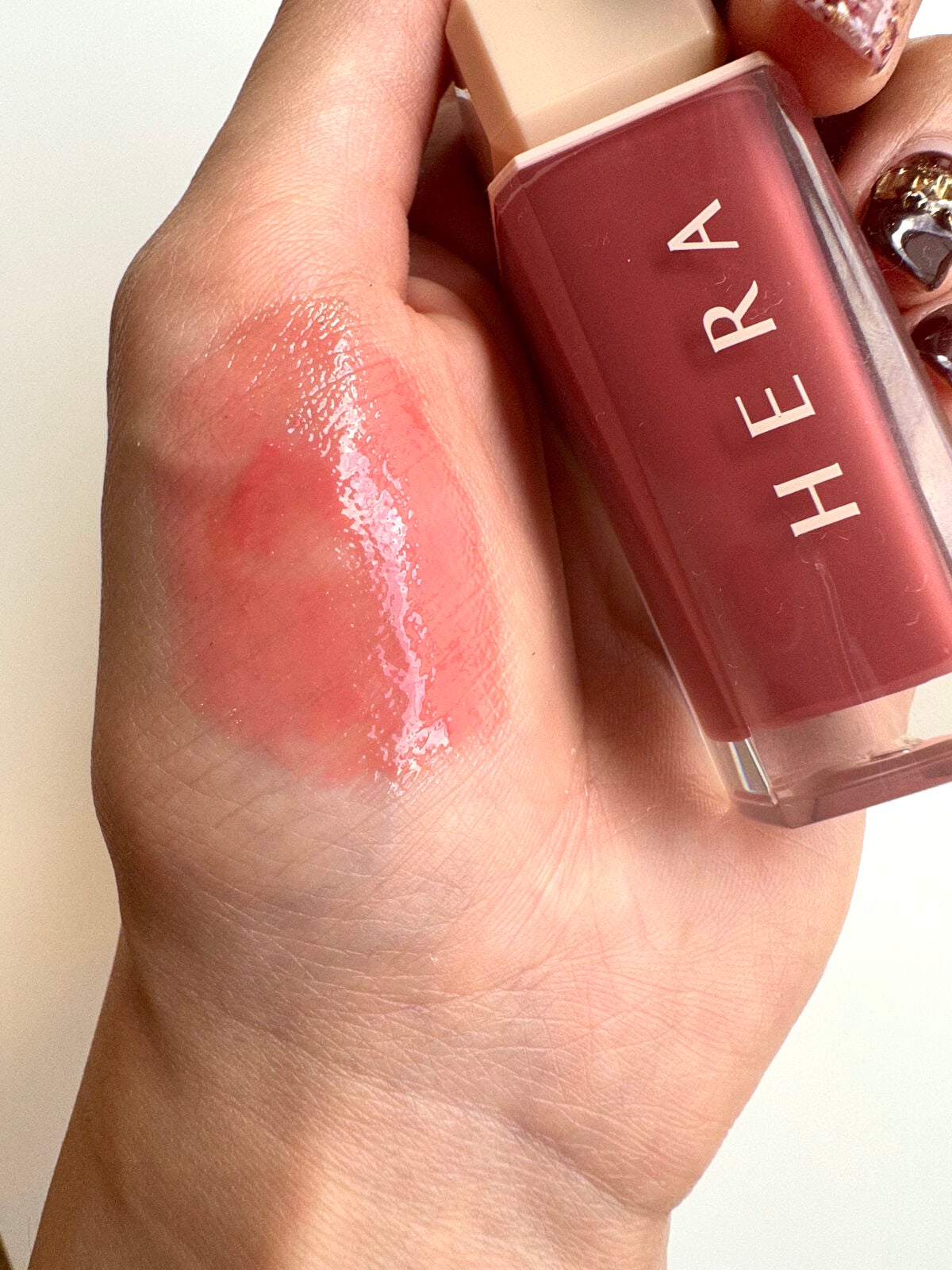 センシュアルスパイシーヌードグロス/HERA/リップグロスを使ったクチコミ(1枚目)