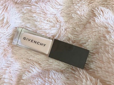 GIVENCHY
プリズム・リーブル・スキンケアリング・グロウ

2月に発売されるジバンシーのファンデーションです。

美的にて斎藤飛鳥ちゃんが手で伸ばして塗っていたため、わたしも手でするすると