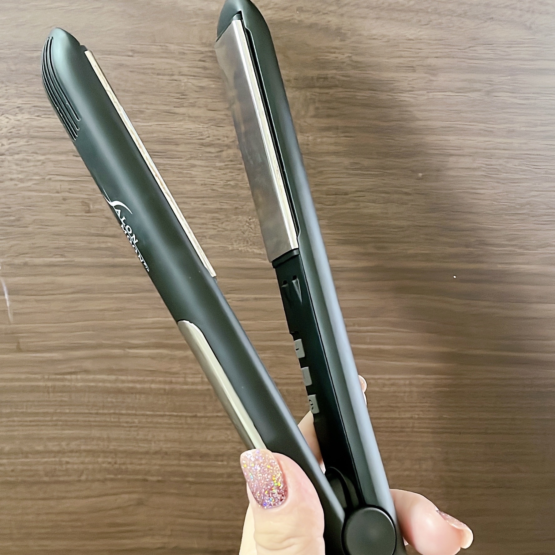 SALONMOON ミラーチタニウム ストレートヘアアイロン ミニSLM010のクチコミ「不器用さんにおすすめのちょうどいいサイズのストレートアイロン✨

SALONMOON
ミラーチ.....」（1枚目）