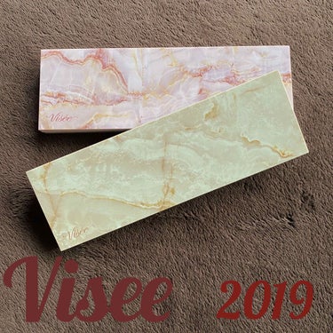 Visee 2019 クリスマスコフレを紹介します🎌

ヴィセ リシェ
グラマラスモード アイパレット

🍒BRｰ1 レディッシュブラウン系
今までは1番がブラウン系で2番がピンク系だったのですが、今回