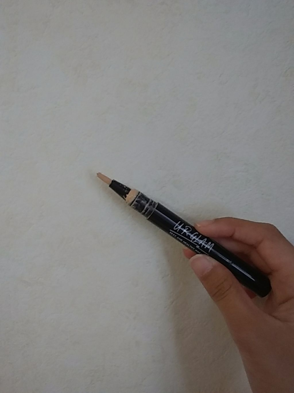 UR GLAM COVER&HIGHLIGHT CONCEALER/U R GLAM/リキッドコンシーラーを使ったクチコミ(2枚目)