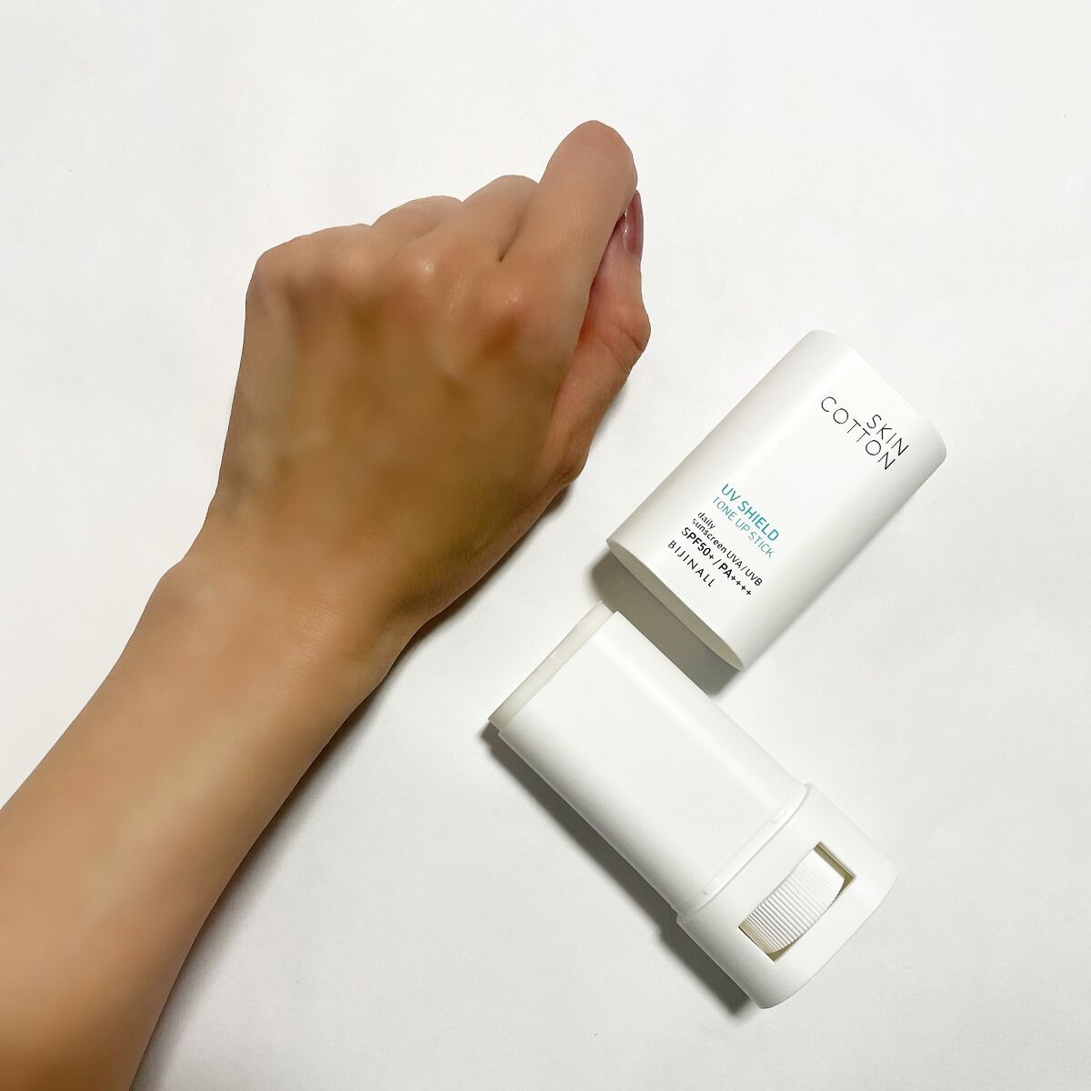 UVシールド トーンアップスティック/スキンコットン/日焼け止めスティックを使ったクチコミ（2枚目）