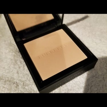 BURBERRY カシミアコンパクトのクチコミ「
＊＾BURBERRY
　　　◎CASHMERE COMPACT (¥7,600)
　　　　-.....」（2枚目）