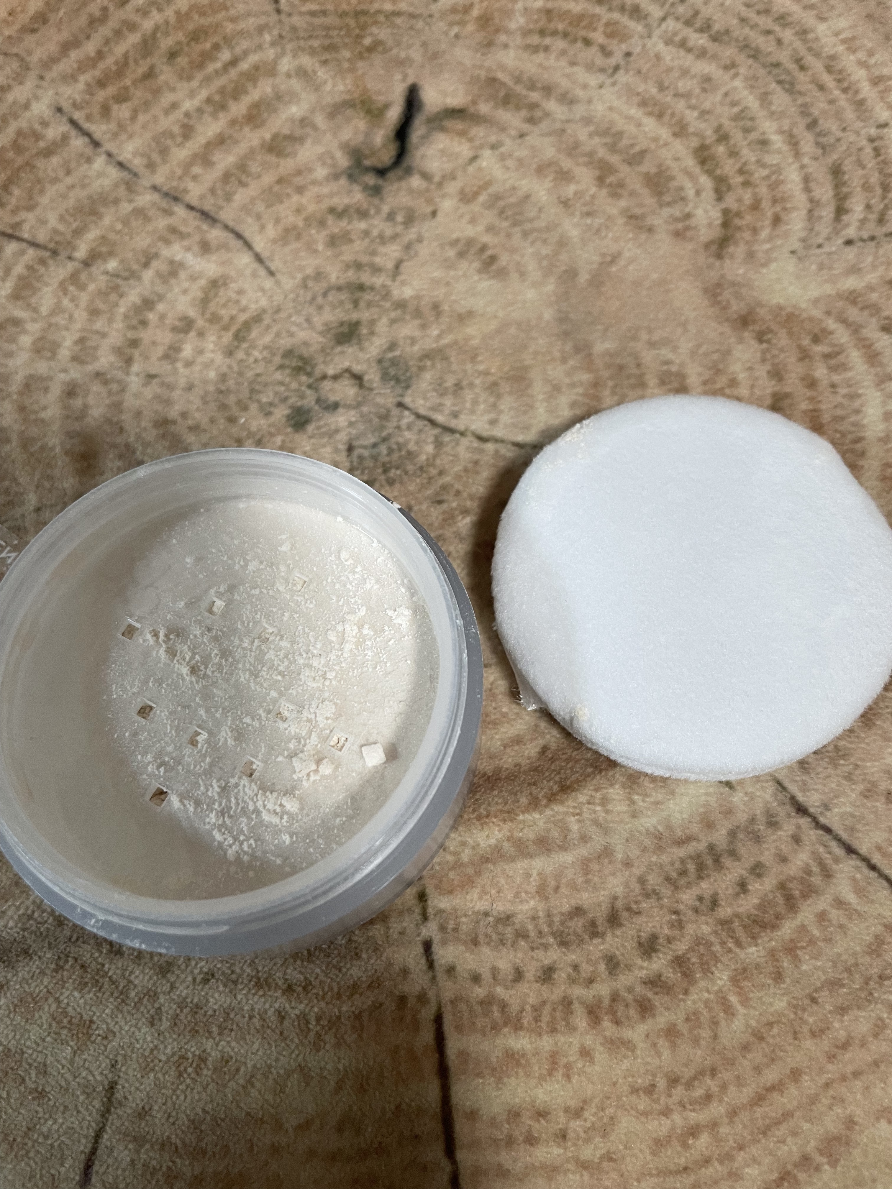 ノーセバム　ミネラルパウダー　N/innisfree/ルースパウダーを使ったクチコミ（2枚目）