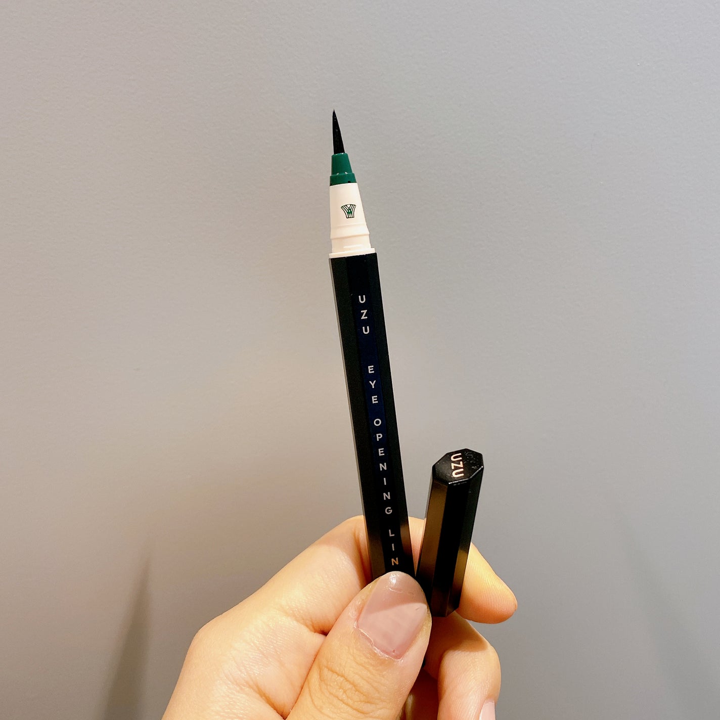 7 SHADES OF BLACK/UZU BY FLOWFUSHI/リキッドアイライナーを使ったクチコミ(3枚目)