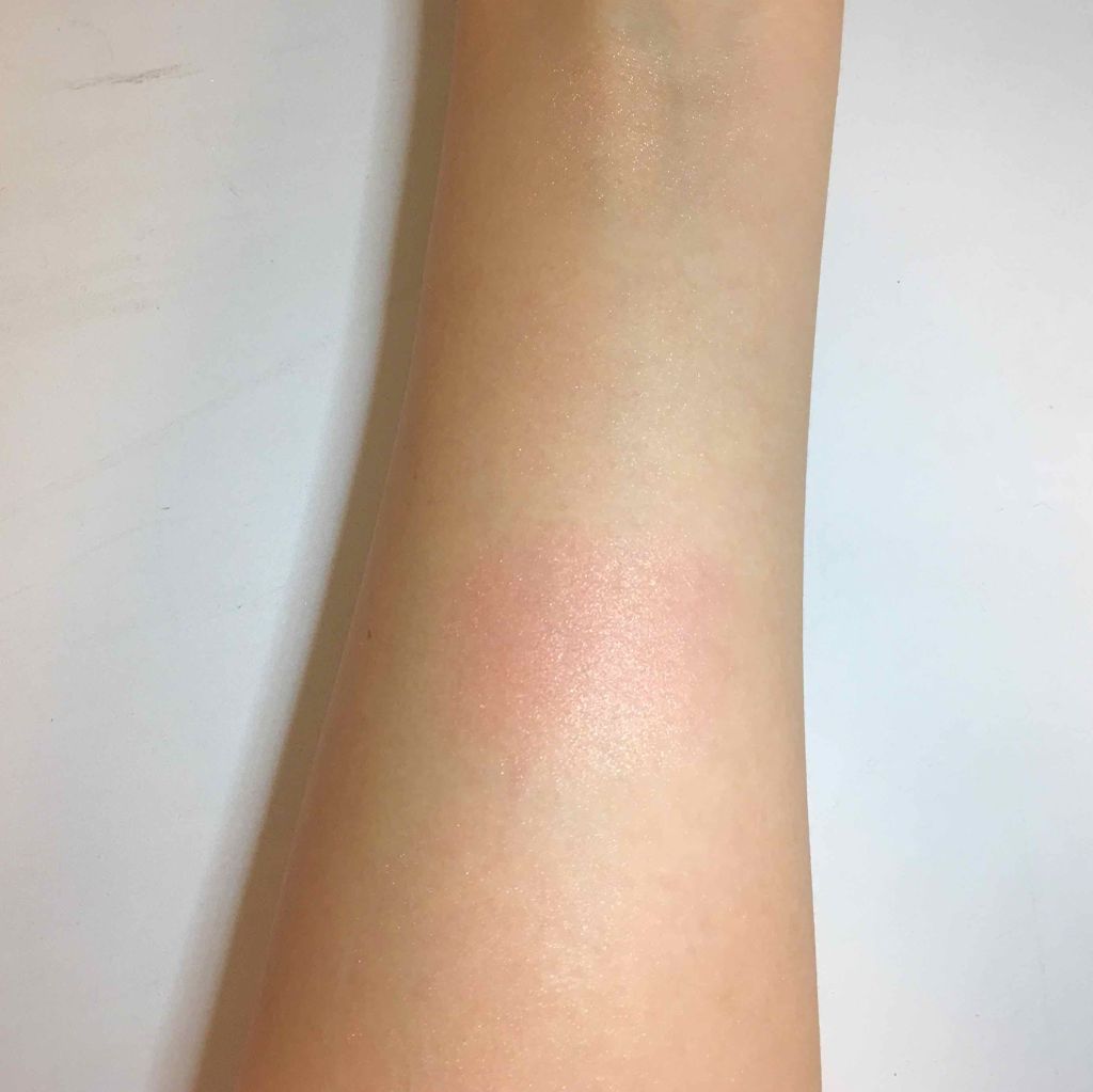 ミニチョコレート ハイライター ピーチ＆グロー/MAKEUP REVOLUTION/パウダーハイライトを使ったクチコミ（3枚目）