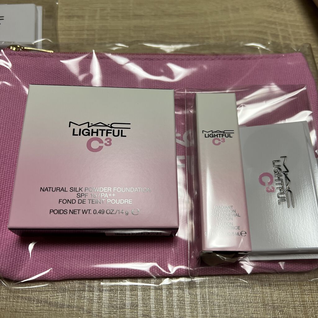 ライトフル C３ ナチュラル シルク パウダーファンデーション NC15/M・A・C/パウダーファンデーションを使ったクチコミ（1枚目）