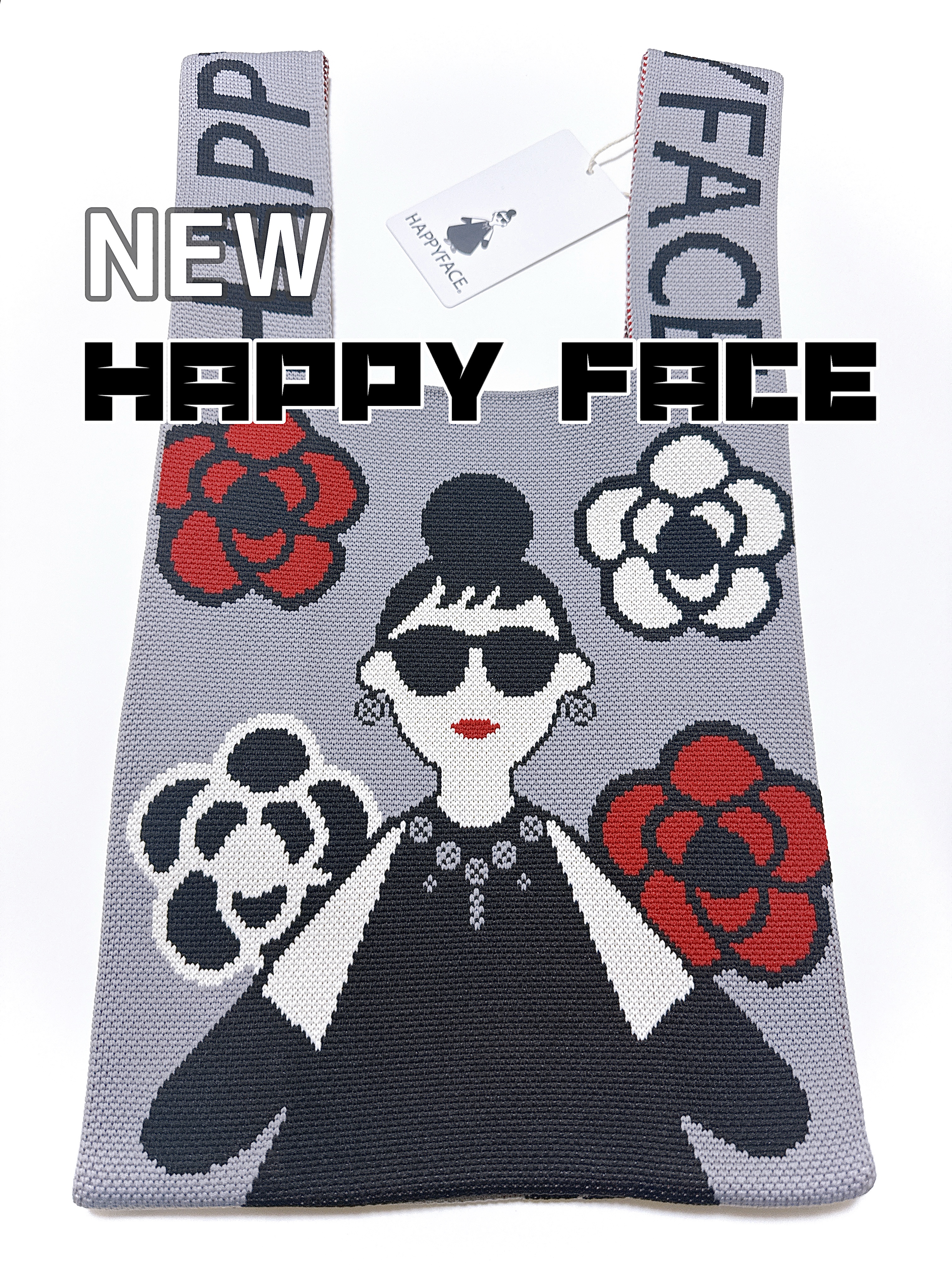 最近小さいバッグ集めてます♡ コレ新作なんだって🩷　
 とにかく荷物が重いのが嫌いで、 ちょっとそこまでの時はコレばっかり✨
 小さく見えるけど500mlのペットボトルが余裕で5本入るよ
 あと、大きいバッグ使う時は絶対これ入れておくと便