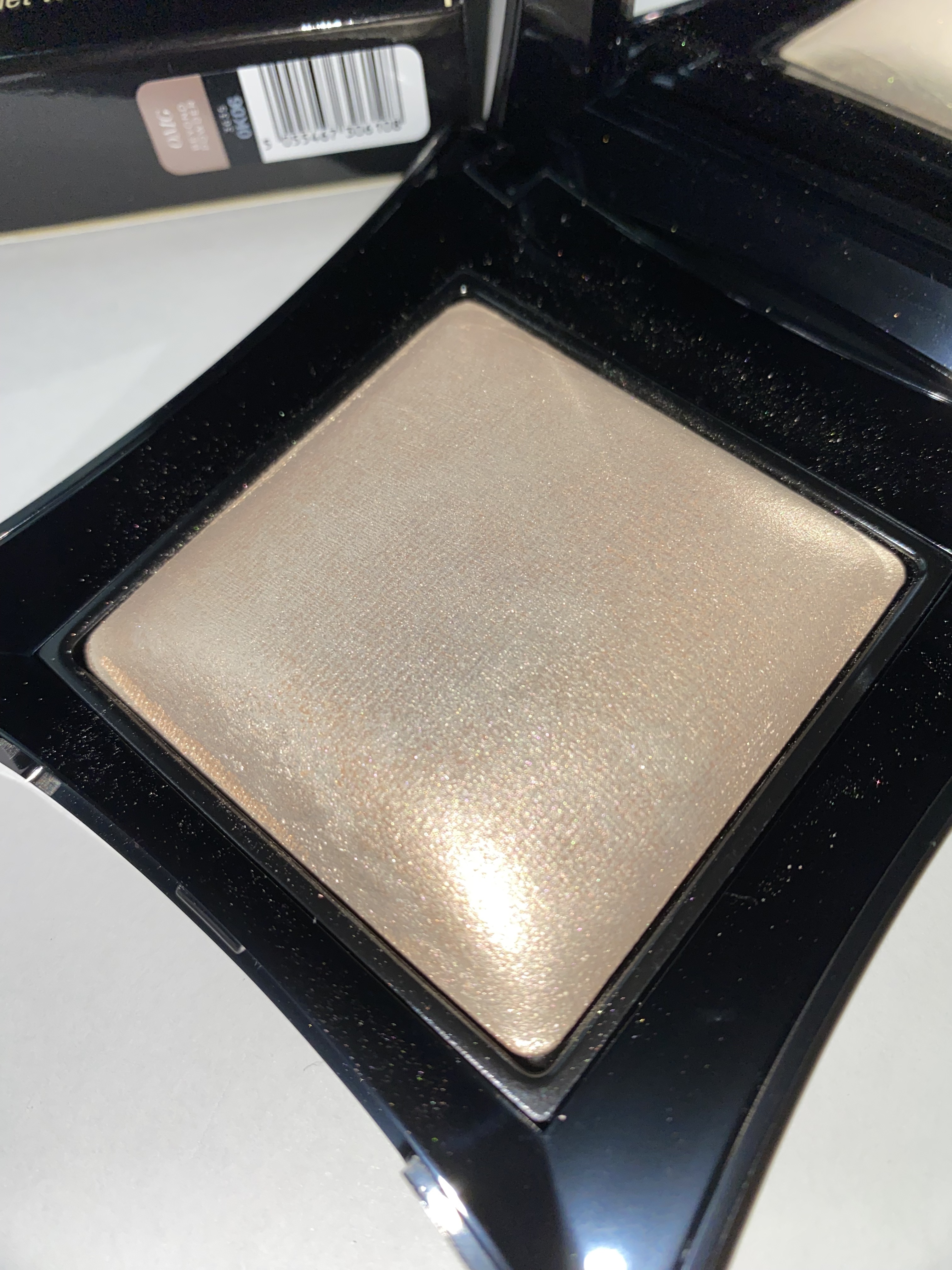 beyond powder/Illamasqua/パウダーハイライトを使ったクチコミ（2枚目）