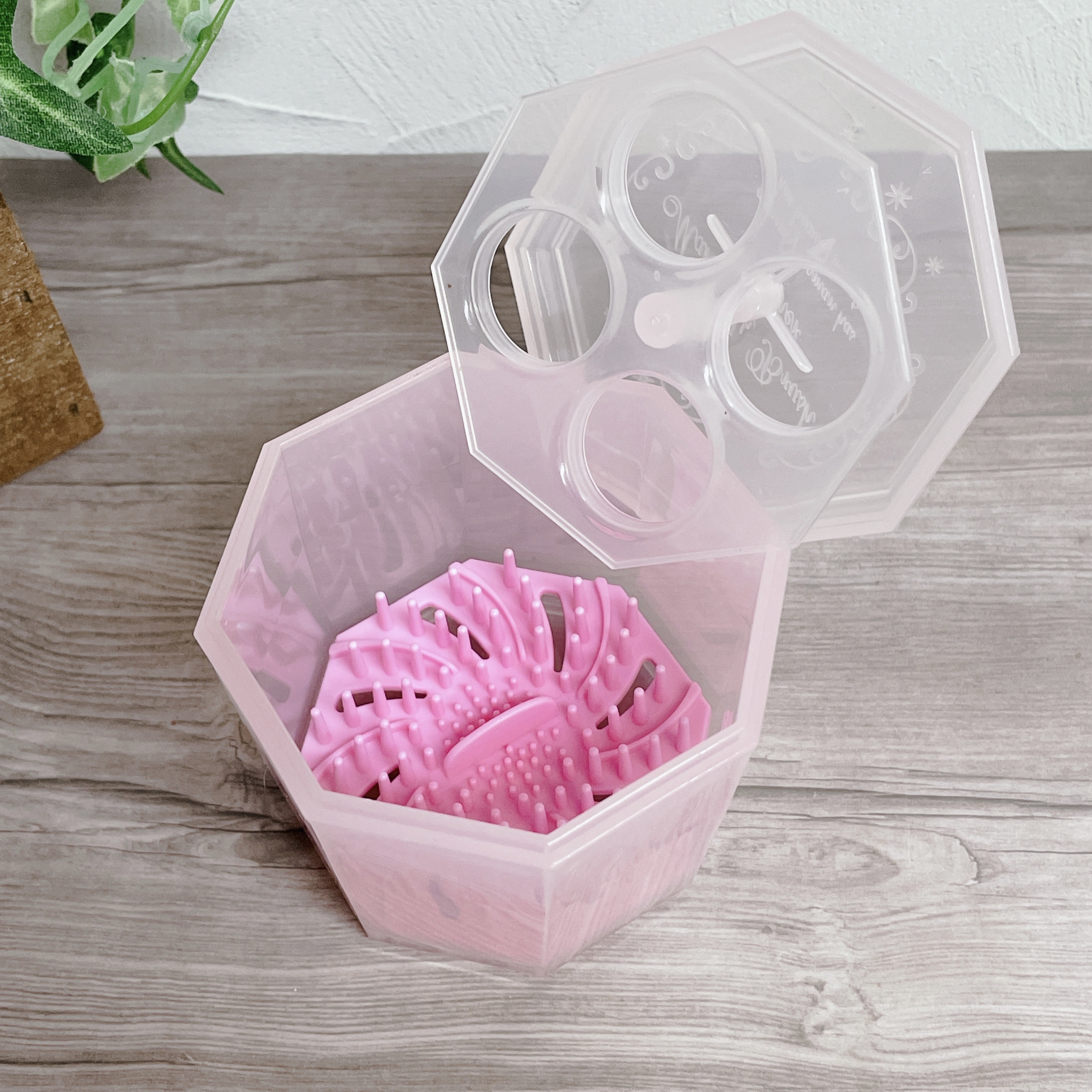 メイクブラシクリーナー/DAISO/その他化粧小物を使ったクチコミ（2枚目）